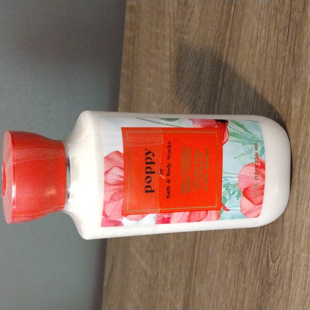 B&BW Poppy